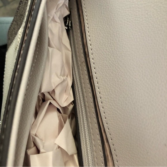 ❤️NWT Calvin Klein Key Item Signature Crossbody Bag - Picture 5 of 7